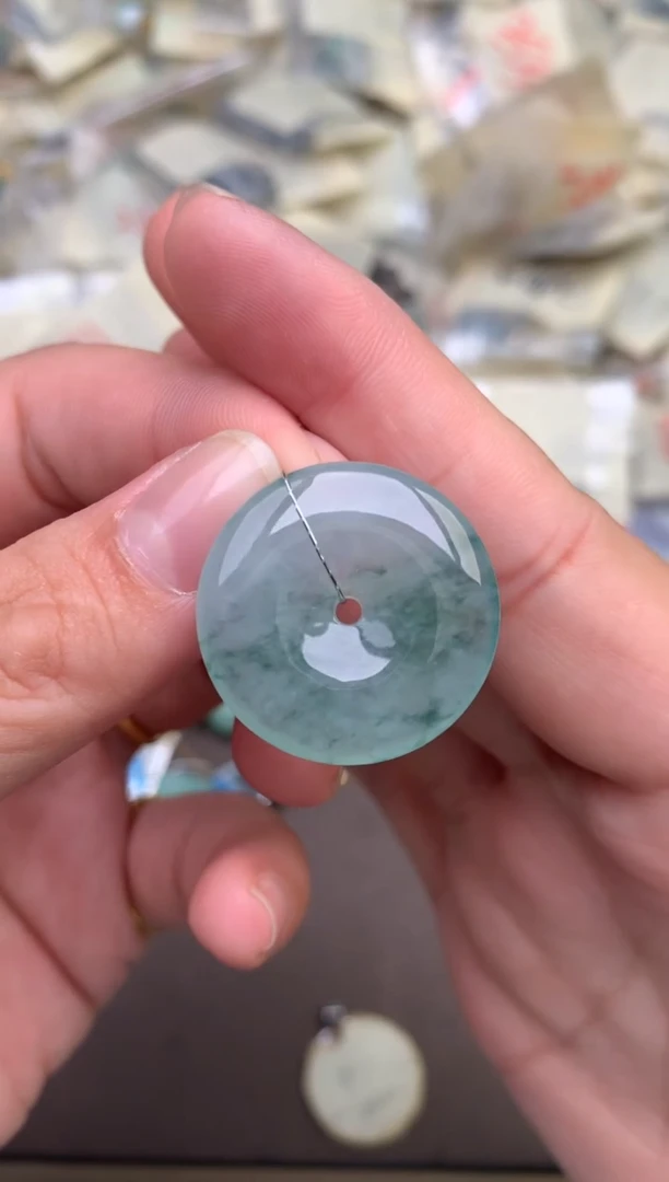 翡翠挂件未镶嵌 —