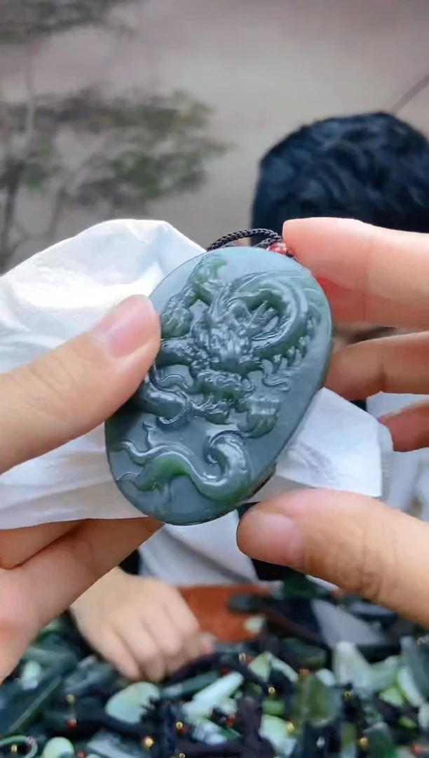 颈饰未镶嵌和田玉1