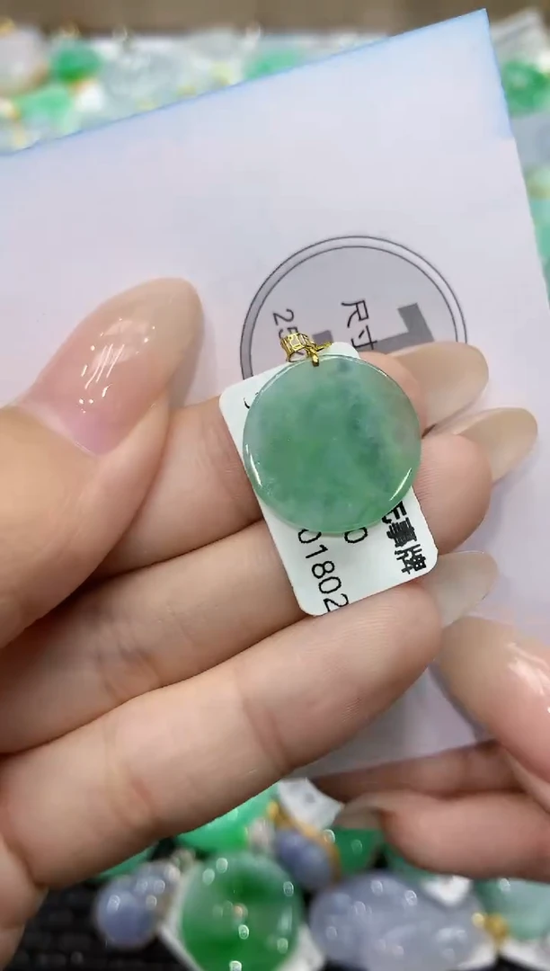 颈饰18K金镶嵌翡翠111111111111