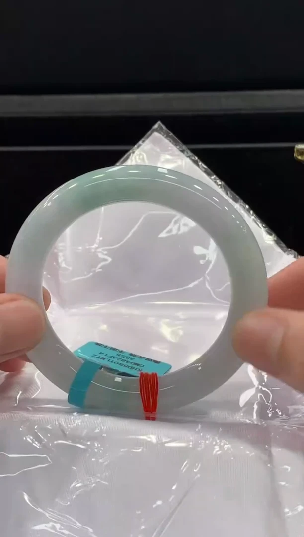 翡翠手镯未镶嵌手镯