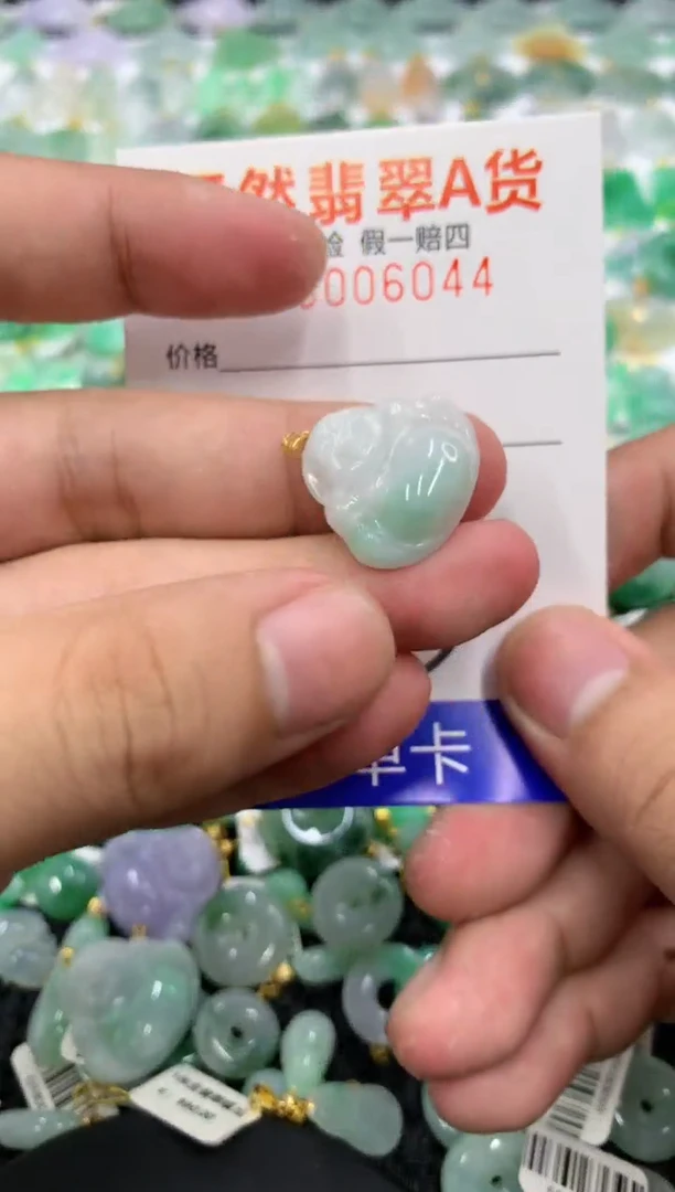 翡翠18K金镶嵌颈饰111111111111