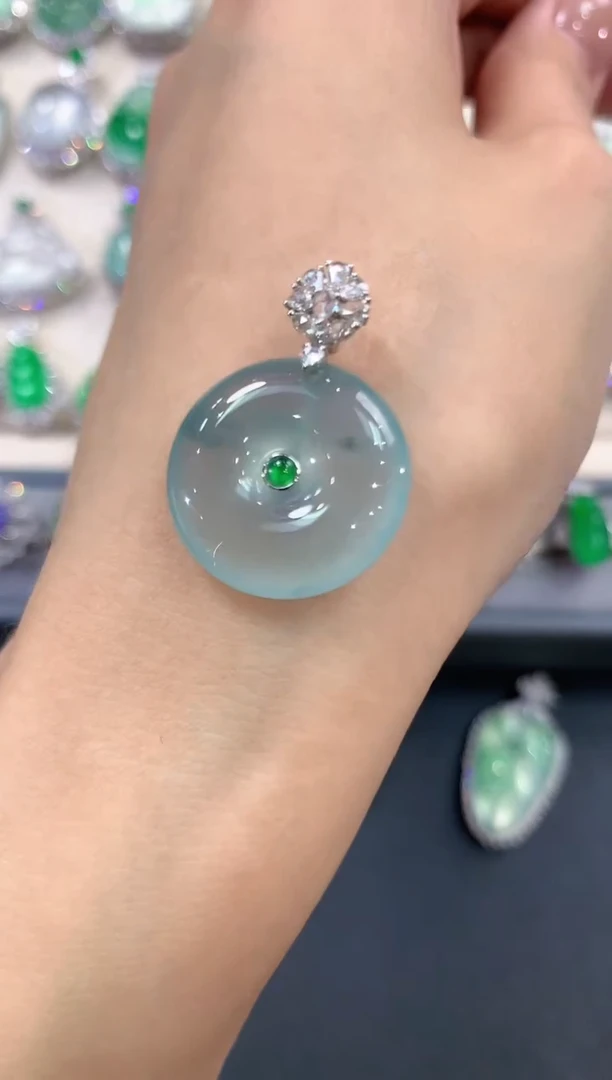 翡翠18K金镶嵌吊坠(不含链)春日珠宝w7