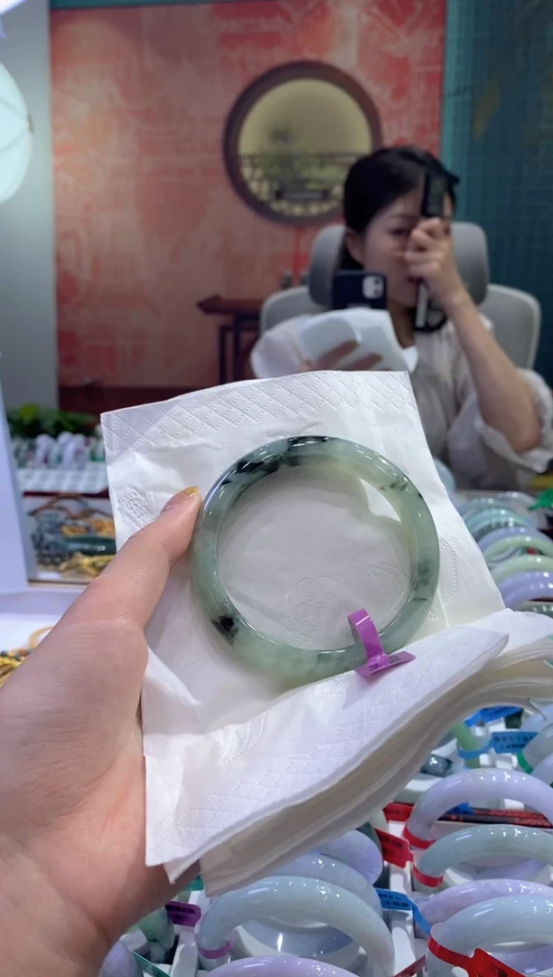 翡翠手镯未镶嵌多人08358