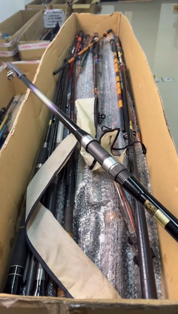 咏****) 孤品微瑕， 以直播间为准  加 10元发顺丰