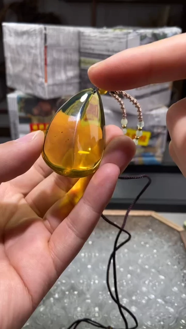 琥珀颈饰未镶嵌蓝珀叶子随形