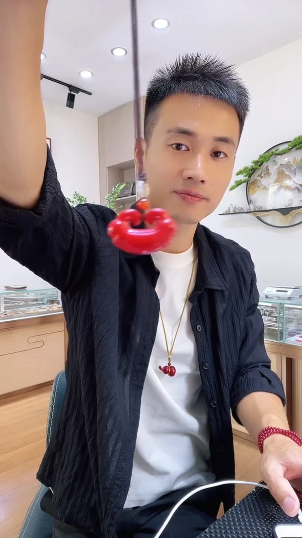 天然辰砂红砂锁吊坠