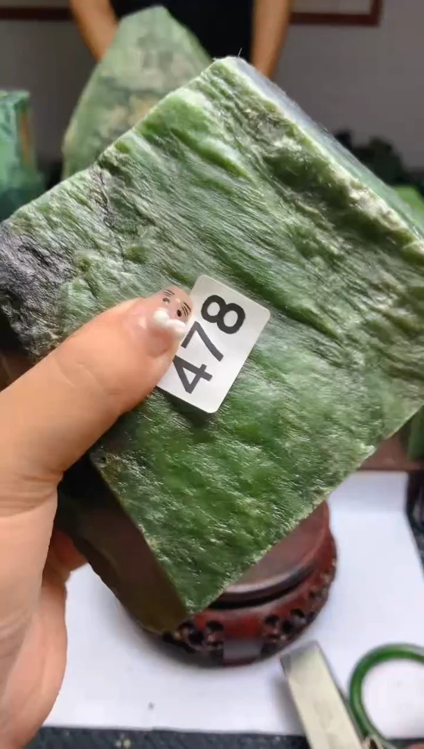 和田玉（碧玉）未镶嵌珠宝半成品1
