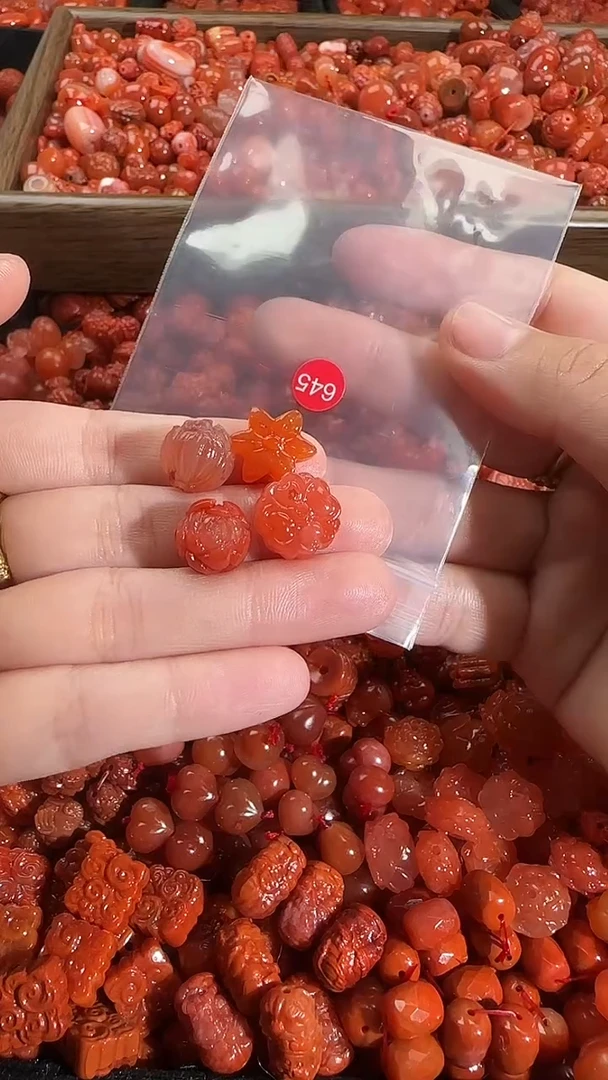 颈饰未镶嵌南红玛瑙1