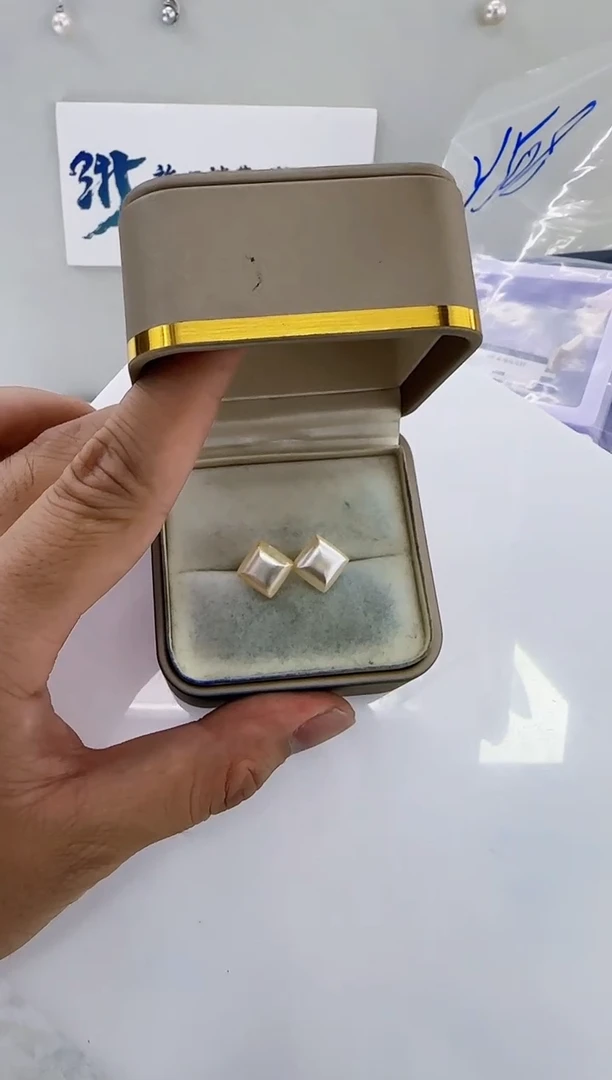 18K金镶嵌拼合珍珠（马贝珠）DA马贝耳钉 y508