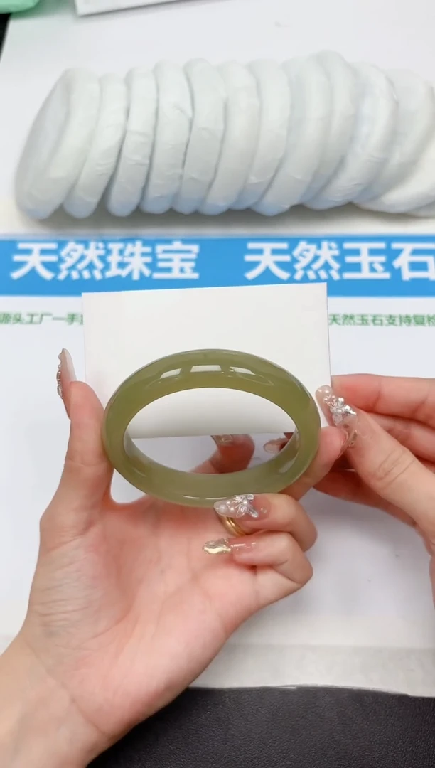未镶嵌手镯石英质玉252-59.1