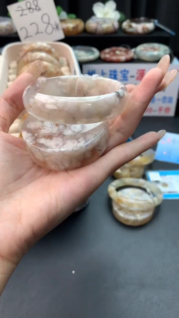 未镶嵌手镯石英质玉（56圈口）赠送镯心
