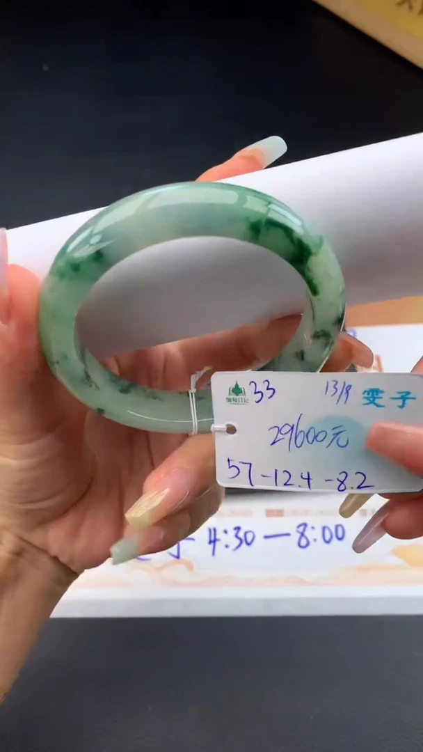 未镶嵌手镯翡翠自带#送人#，联系客服核对地址~