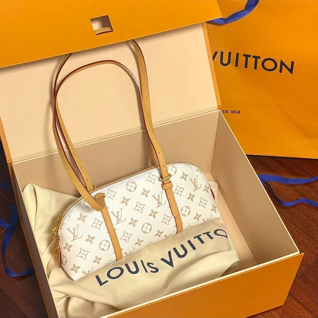 未使用 LouisVuitton/路易威登 /lv横版贝壳沙丘色单肩包/110219
