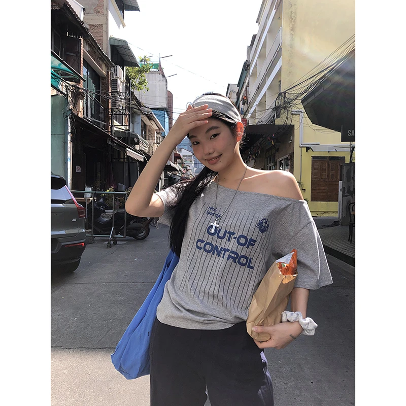 红人馆夏季辣妹美式休闲宽松斜肩一字肩两穿纯欲字母T恤251T0321