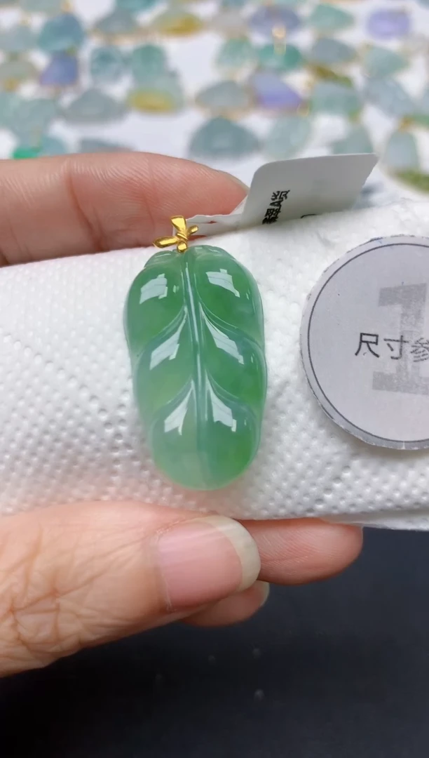 翡翠18K金镶嵌颈饰天然缅甸A货翡翠