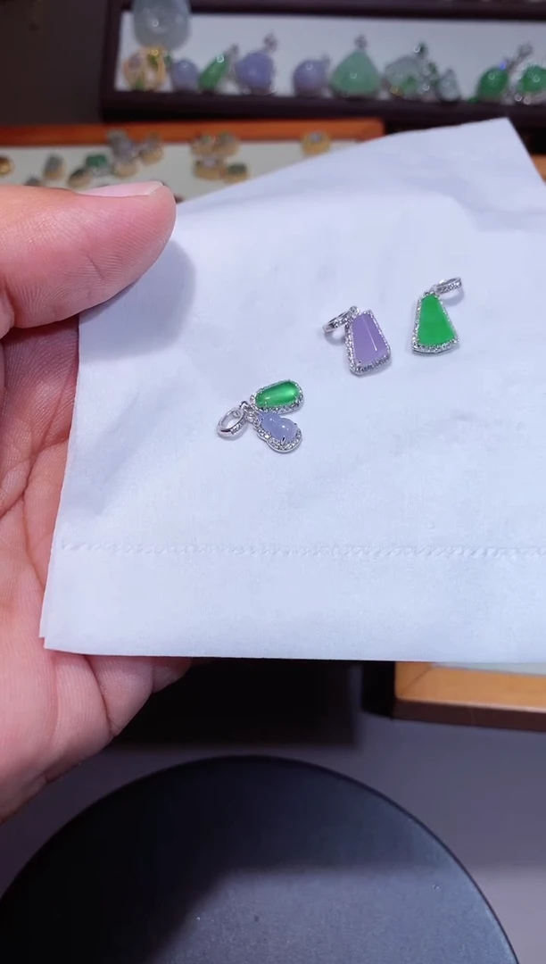 吊坠(不含链)18K金镶嵌翡翠肉**好0000