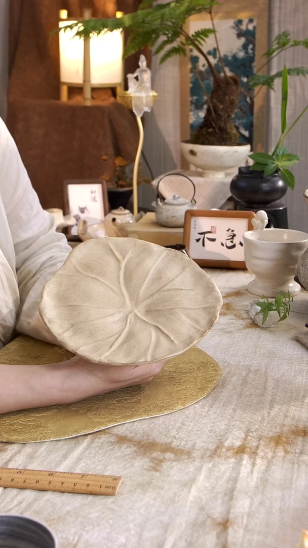 陶瓷【微瑕】喜小荷高足盘奶茶色ZZS00235