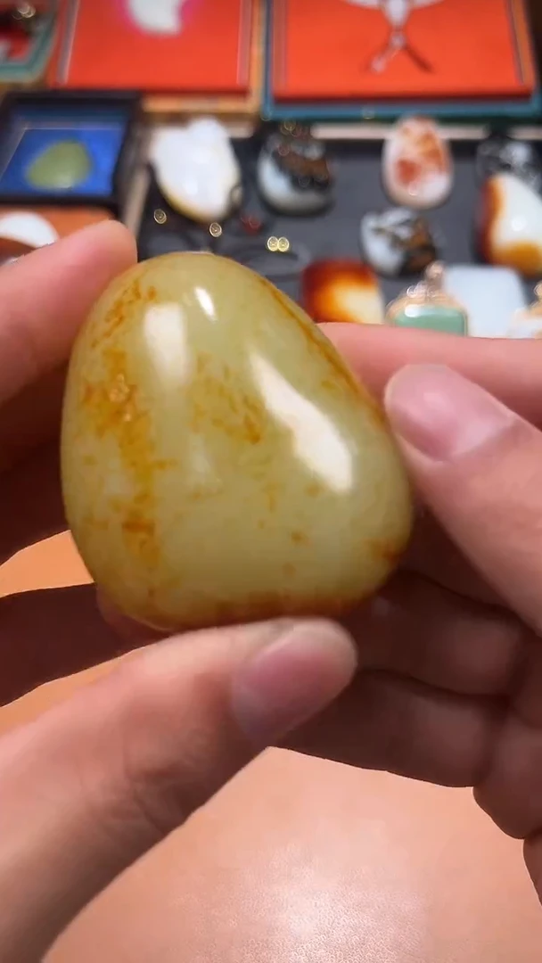 未镶嵌和田玉把件无****。和田玉