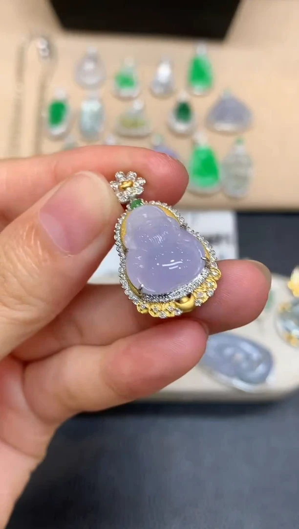 颈饰18K金镶嵌翡翠佛公【无服务费