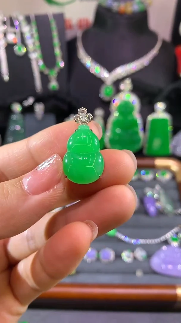 吊坠(不含链)18K金镶嵌翡翠吊坠