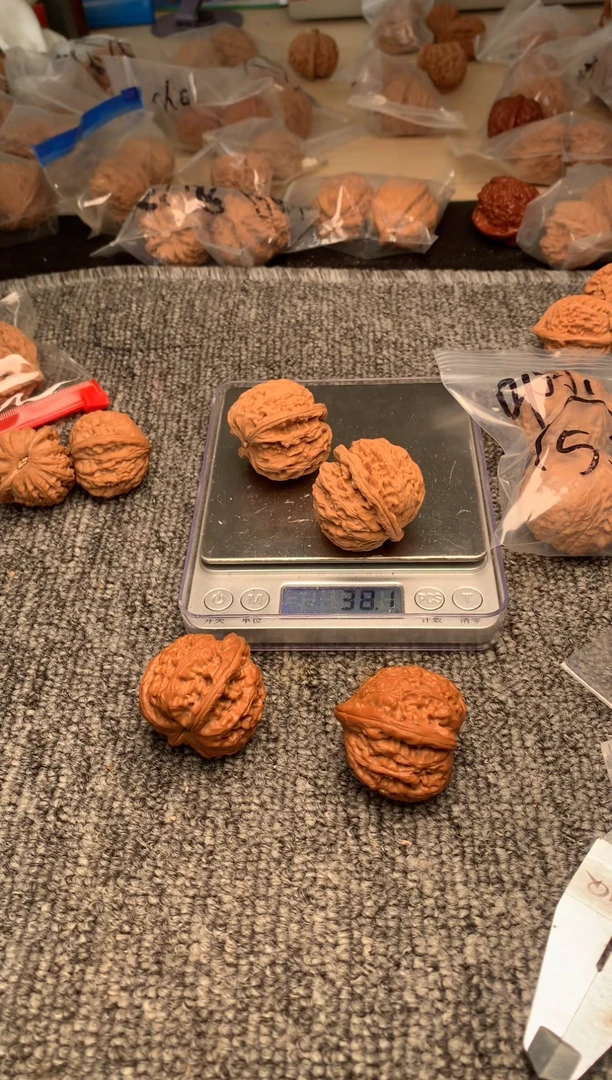 【闪购商品】文玩核桃吊坠白狮子