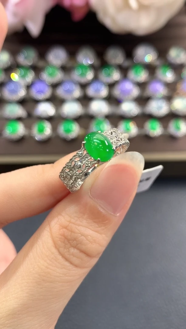 18K金镶嵌戒指翡翠b53