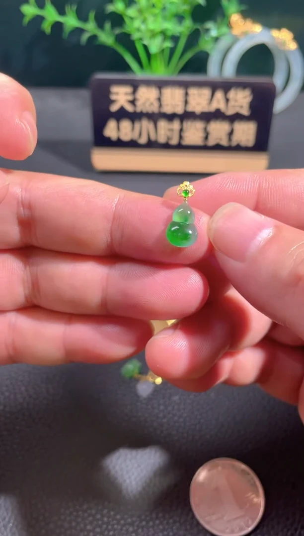 翡翠18K金镶嵌颈饰翡翠