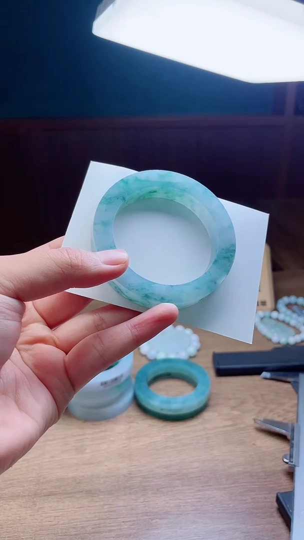 定制翡翠手镯未镶嵌大*咂定制