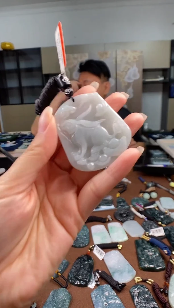 颈饰未镶嵌翡翠 多样性发其一