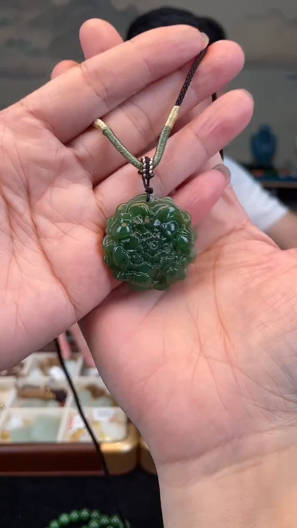 颈饰未镶嵌和田玉花开富贵吊坠
