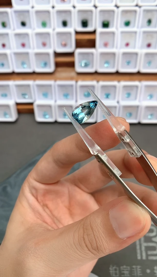 未镶嵌裸石定制海蓝宝石2.94ct 超圣02041
