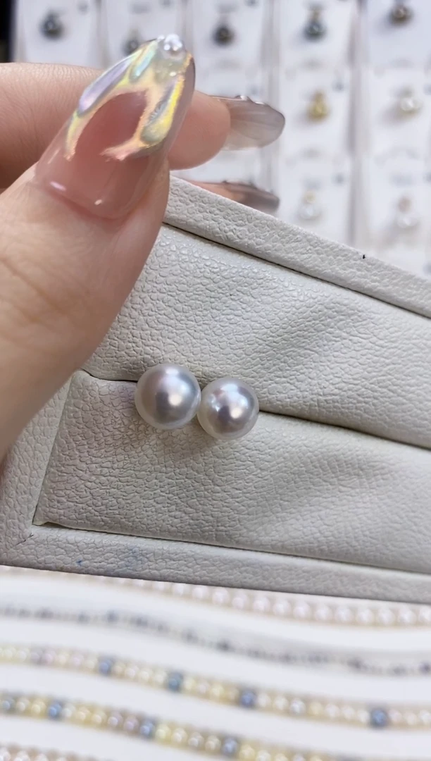 18K金镶嵌耳饰海水珍珠8-9澳白珍珠耳饰