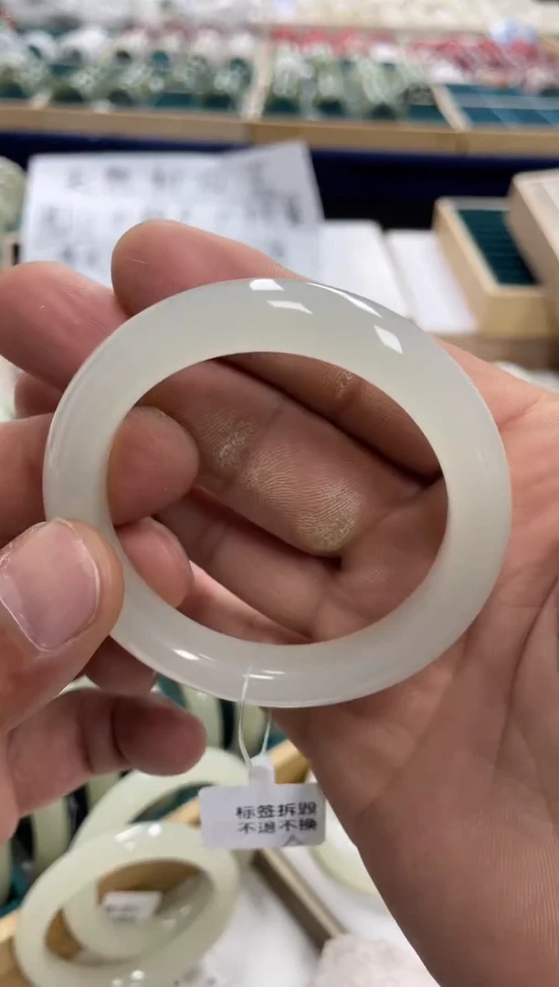 未镶嵌手镯和田玉m****。和田玉手镯20z00001