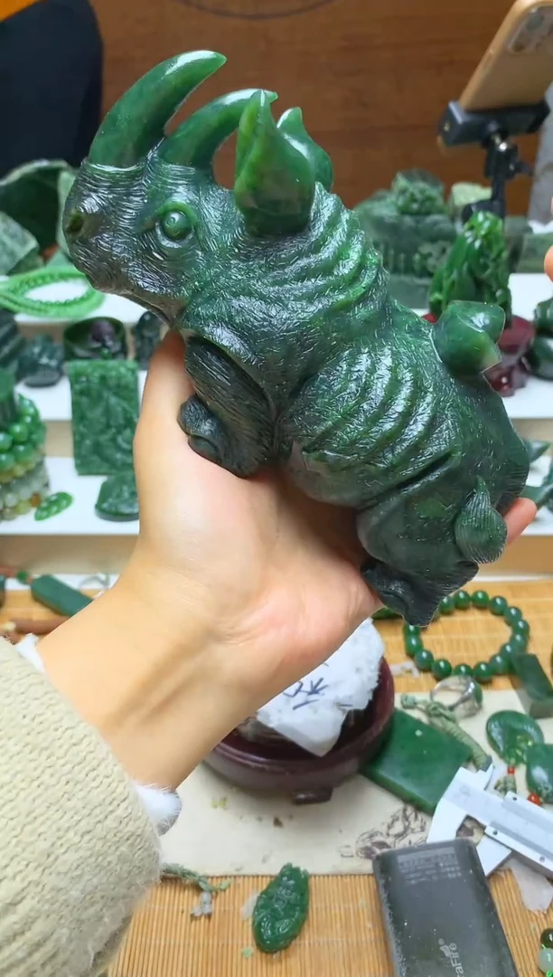 未镶嵌和田玉摆件1