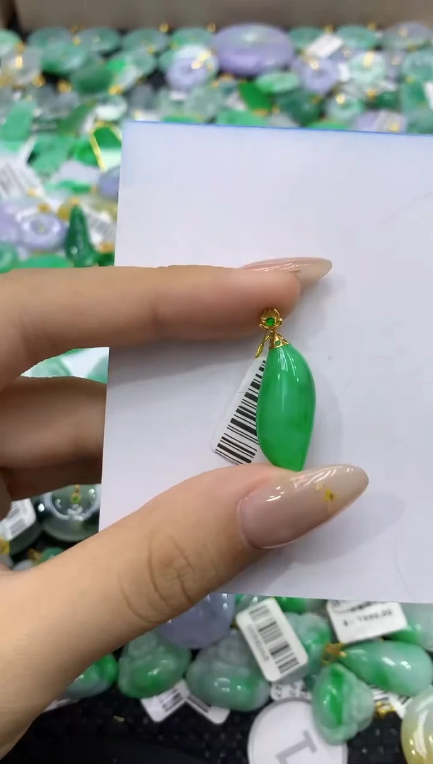 颈饰18K金镶嵌翡翠天然缅甸翡翠A货