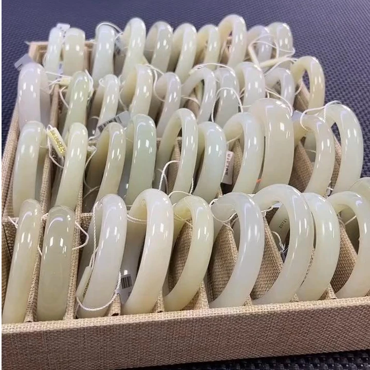 和田玉手镯一支(多样性发1件)