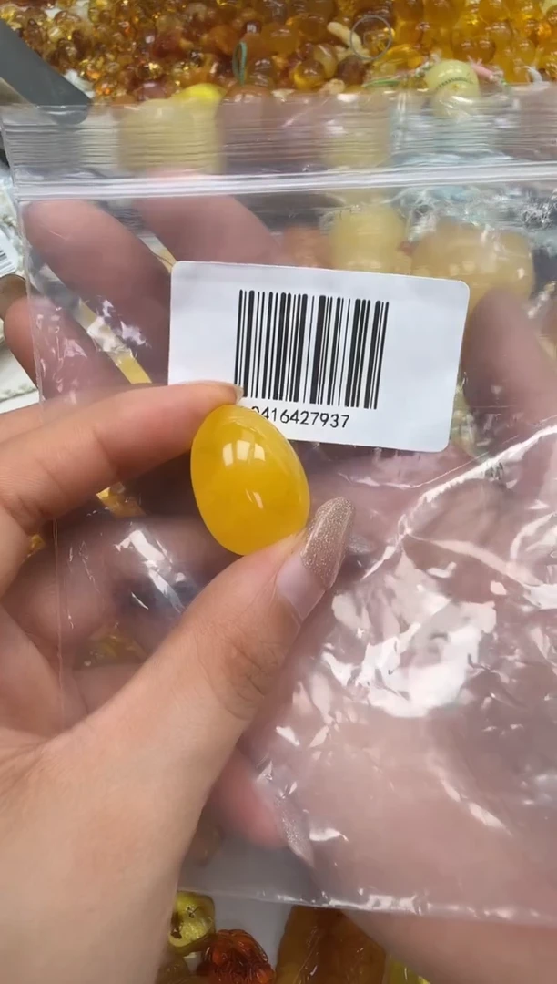 裸石琥珀未镶嵌如图
