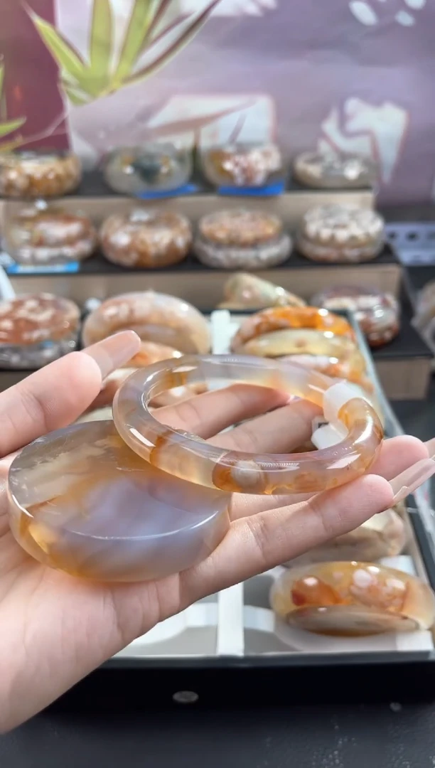 未镶嵌手镯石英质玉59
