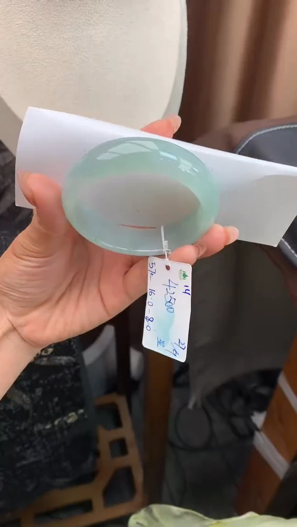 未镶嵌手镯翡翠自带#送人#，联系客服核对地址~