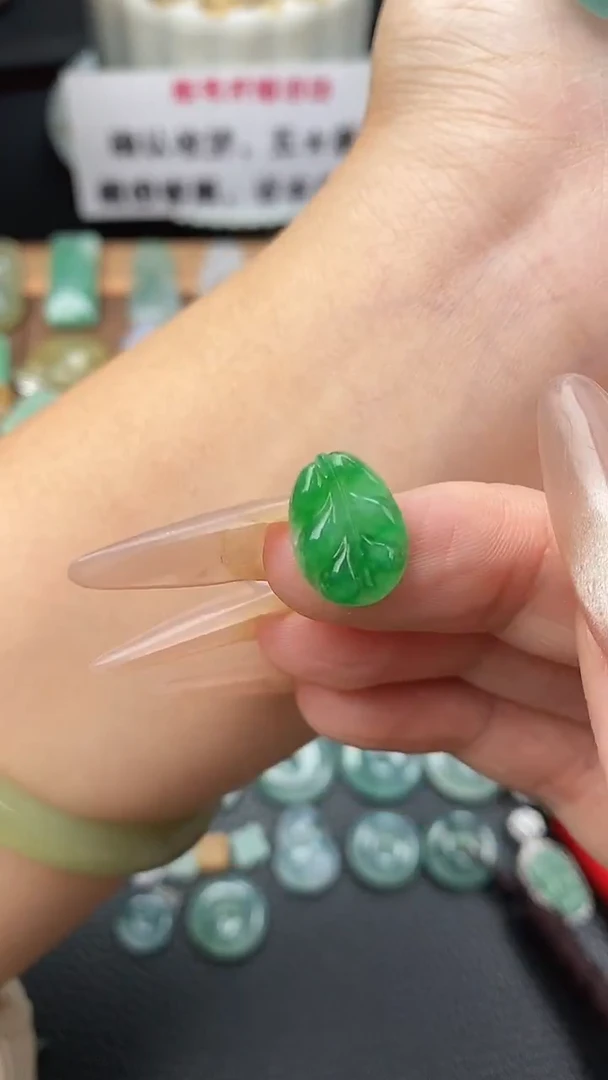 颈饰未镶嵌翡翠叶子