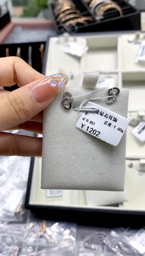 【闪购商品】钻石耳饰18K金镶嵌剪断标签不退不换