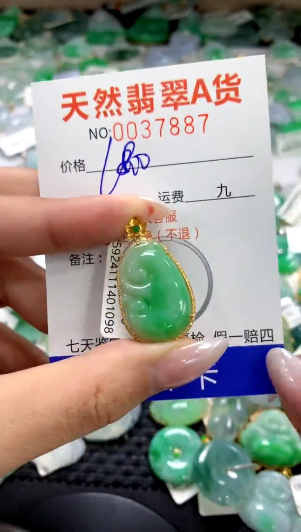 颈饰18K金镶嵌翡翠1111111111111111