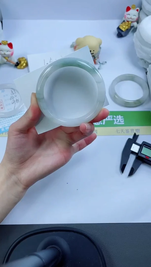 【闪购商品】石英质玉手镯未镶嵌56-60.7