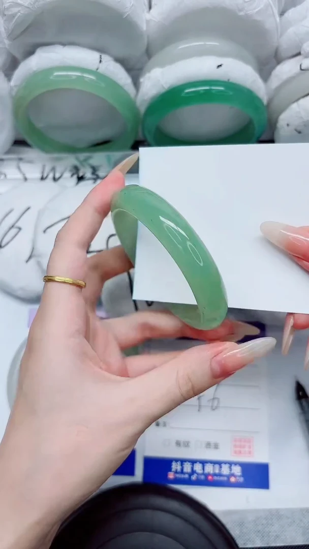 石英质玉手镯未镶嵌235-56