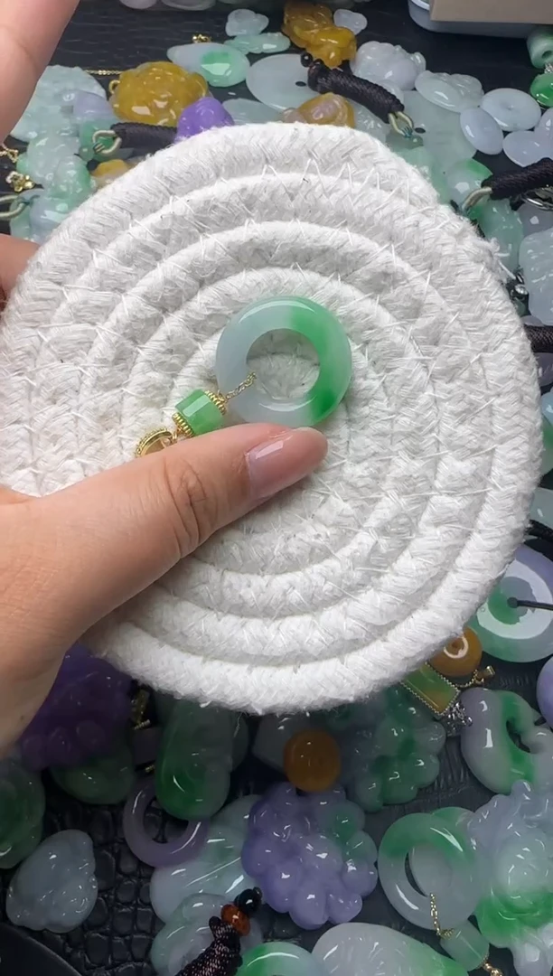 颈饰未镶嵌翡翠缅甸翡翠吊坠