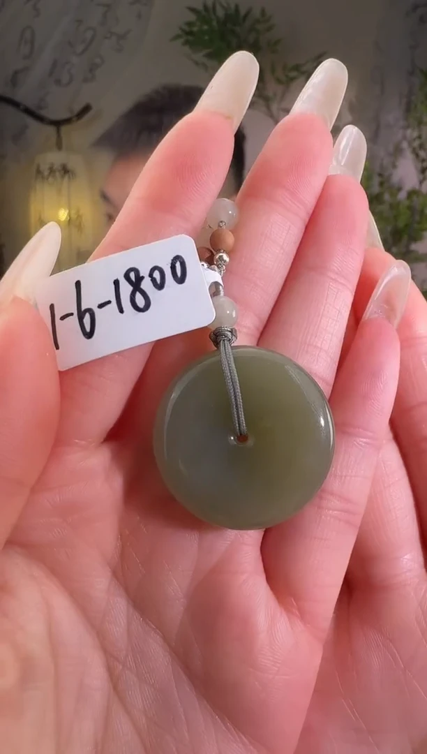 和田玉未镶嵌颈饰扣 1800