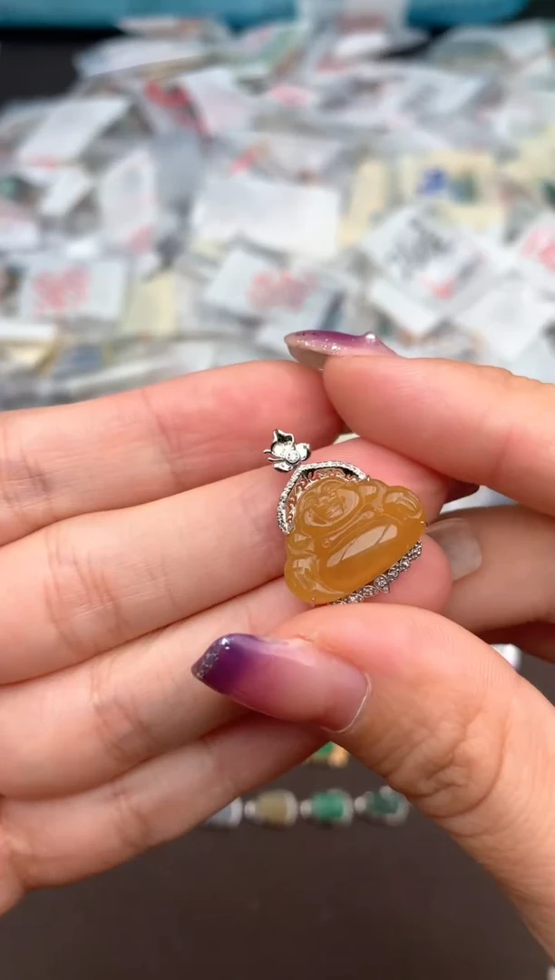 18K金镶嵌挂件翡翠—