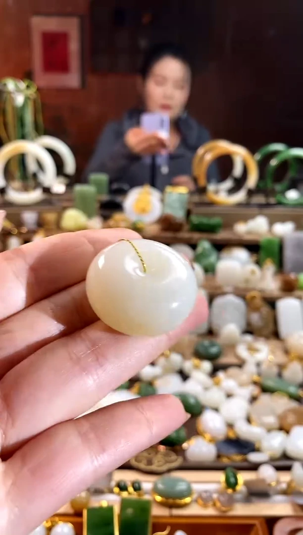 【闪购商品】和田玉吊坠未镶嵌。