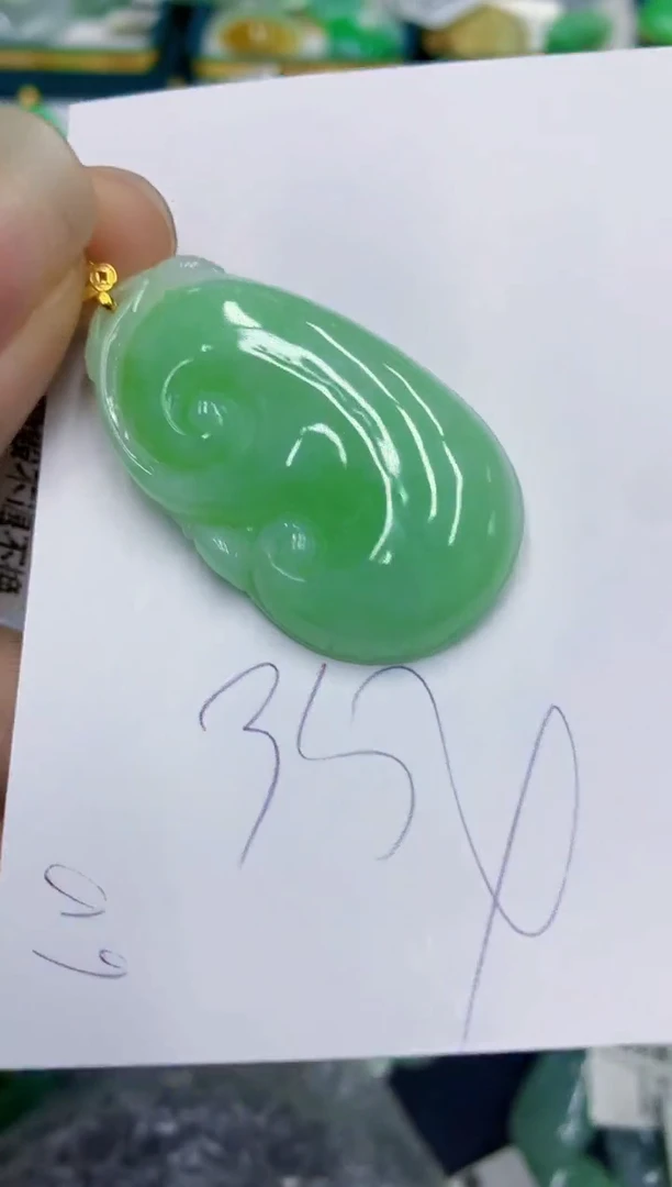 翡翠18K金镶嵌颈饰1111111111