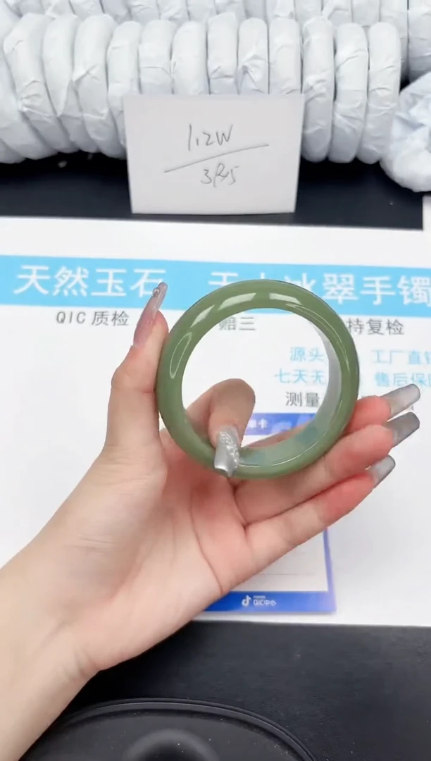 【闪购商品】石英质玉手镯未镶嵌130-56.8